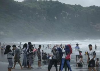 DIY Rencanakan Wajibkan Penggunaan Life Jacket Bagi Wisatawan yang Berenang di Pantai