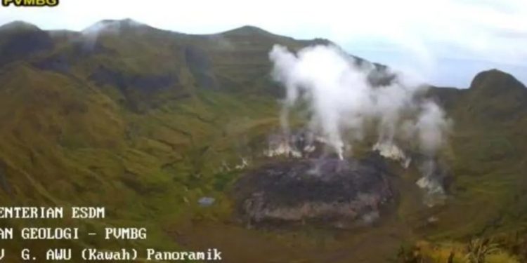 Warga Diimbau Tidak Beraktivitas di Radius Bahaya Gunung Awu