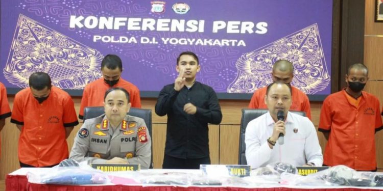 Polda DIY Ungkap Dua Komplotan Judi Dadu Online di TikTok, Lima Tersangka Ditangkap