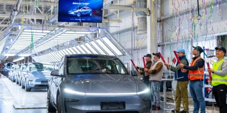 Tesla Mulai Produksi Massal Model Y Varian Baru di Pabrik Shanghai