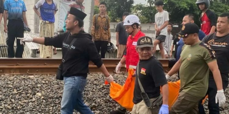 Siswi SMK di Semarang Tewas Tertabrak Kereta Api
