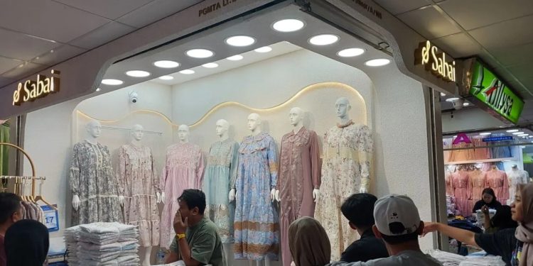 Pedagang Tanah Abang Tetap Bertahan di Tengah Popularitas Belanja Daring