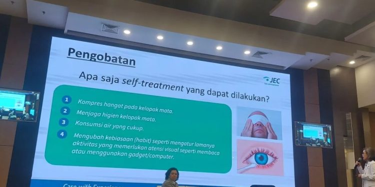 Dokter Spesialis Mata: Kompres Mata Kering dengan Handuk Hangat Lebih Efektif daripada Dingin