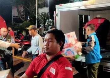 Pemkot Jakarta Barat Salurkan Ribuan Kotak Makanan Siap Saji untuk Korban Banjir