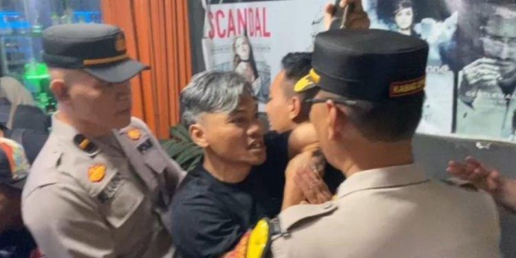 Jurnalis Diduga Jadi Korban Kekerasan Polisi Saat Demo Ricuh di DPRD Sukabumi