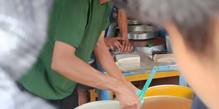 Kue Talam Menjadi Primadona Takjil di Samarinda Selama Ramadhan