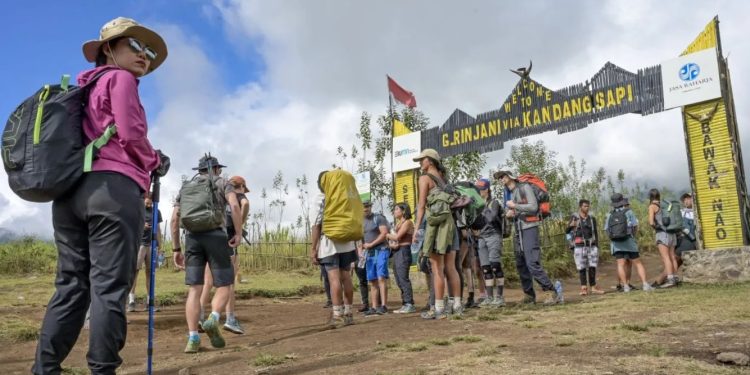 Waspadai AMS dan Hipotermia saat Mendaki Gunung: Panduan Kesehatan untuk Pendaki