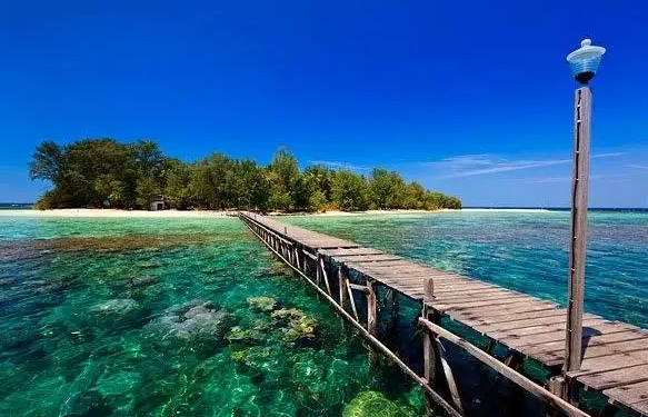 Menjelajahi Surga Tropis Karimunjawa