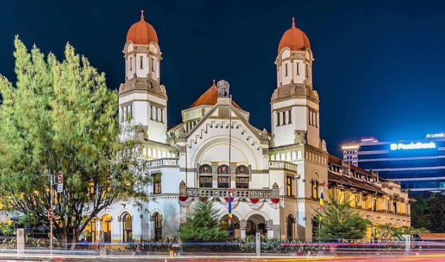 Menyusuri Pesona Semarang