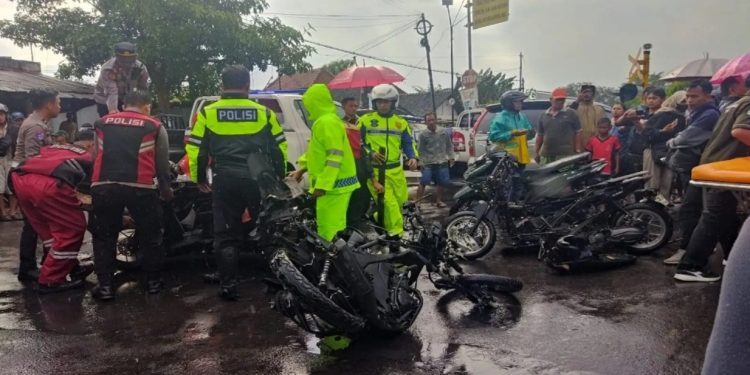 Empat Tewas dalam Kecelakaan Maut KA Malioboro Ekspres Tabrak 7 Motor di Magetan