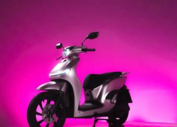 Adora Raih Penghargaan Best Medium Electric Skutik di Otomotif Award 2025