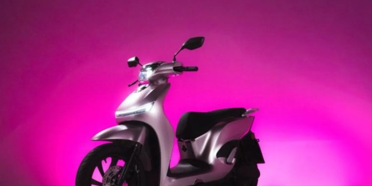 Adora Raih Penghargaan Best Medium Electric Skutik di Otomotif Award 2025