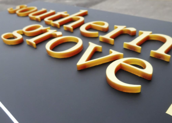 Manfaat Huruf Timbul untuk Identitas Visual Bisnis