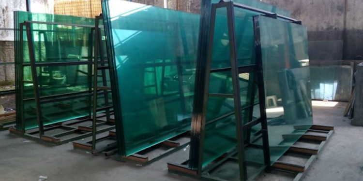 Kaca Tempered dan Partisi Kaca Sebagai Solusi Modern untuk Interior Bangunan Masa Kini