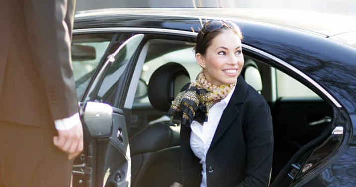 Mengapa Rentcarwithprivatedriver.com Menjadi Pilihan Terbaik untuk Sewa Mobil dengan Sopir